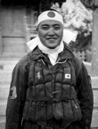 Kiyoshi Ogawa, pilot kamikadze, zasiahol lietadlovú loď USS Bunker Hill (pozri obrázok vpravo).