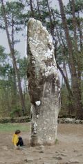 Géant du Manio, 6,5-metrowy menhir w Carnac, w Bretanii.
