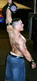 John Cena, The Big Show ile karşı karşıya geldi.