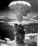 Nagasaki üzerinde bir nükleer bomba