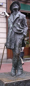 Pomník Jamese Joyce vedle O'Connell Street, Dublin