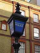 Lâmpada Azul simbolizando a Força Policial Metropolitana de Londres, que foi fundada em 29 de setembro de 1829.