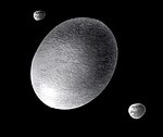 Haumea med sine måner, Hiʻiaka og Namaka (kunstnerisk fremstilling)