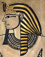 Amenhotep II i en Nemes-huvudduk.
