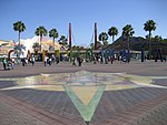 Įėjimas į DCA, kuriame švenčiama "World of Color" šventė
