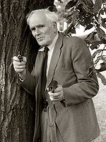 Desmond Llewelyn  