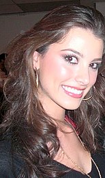 Stefanía Fernández, die von Dayana zur Miss Universe 2009 gekrönt wurde.