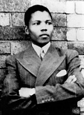 Mandela durante gli anni della sua giovinezza, 1937 circa