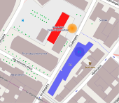 Kort over eksplosionsområdet. Rød bygning: Regeringsbygning. Orange område: Placering af en ødelagt bil. Blå bygning: Olieministeriets bygning.