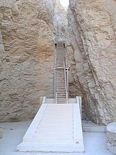 Access to the grave