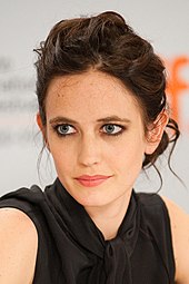 Ranskalainen näyttelijä Eva Green oli ensimmäinen naisvoittaja.  
