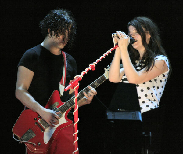 Jack White a Meg White z trikrát ocenenej skupiny The White Stripes