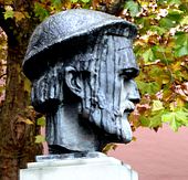 Johannes Gutenberg Monument in front of the Gutenberg Museum