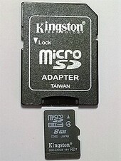 Tam SD kart yuvasında kullanım için adaptörlü MicroSD kart