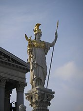 Atenea, frente al edificio del Parlamento en Viena, Austria