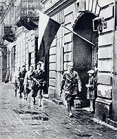 Patrulje af løjtnant Stanisław Jankowski ("Agaton") fra bataljonen Pięść, 1. august 1944: "W-tid" (17:00)