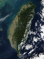 Taiwan è prevalentemente montuosa a est, con pianure in leggera pendenza a ovest. Le isole Penghu sono ad ovest dell'isola principale.