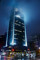 La torre de la Bolsa en el centro de Montreal
