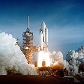 Lancement de la navette spatiale américaine Columbia, depuis le Centre spatial Kennedy en Floride.