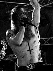 Aziz Petrus'un Haçı black metalde yaygın bir imgedir.