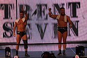 Moustache Mountain - Tyler Bate (til venstre) og Trent Seven  