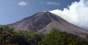 Erupția vulcanului Muntele Merapi provoacă închiderea mai multor zone din Indonezia, cum ar fi Aeroportul Internațional Adisumarmo din Solo (Surakarta).  