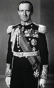 Lord Tweedsmuir Kanada kindralkubernerina, kes kannab kaelas aumärki "Companion of Honour".