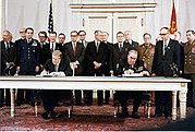 Carter og Leonid Brezhnev underskriver forhandlingerne om begrænsning af strategiske våben
