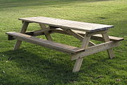 Un tavolo da picnic