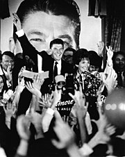 Der designierte Gouverneur Reagan mit seiner Frau Nancy feiert seine Wahl zum Gouverneur 1968 in Los Angeles