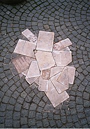 Pomník "Weiße Rose" před Ludwig-Maximilian-University, Mnichov