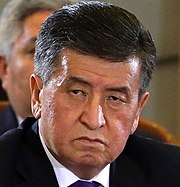El 15 de octubre, tras semanas de protestas en Kirguistán, el presidente Sooronbay Jeenbekov dimite
