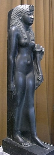 Kleopatraa egyptiläisenä jumalattarena esittävä patsas; basaltti, ensimmäisen vuosisadan jälkipuolisko eKr. Eremitaasimuseo, Pietari