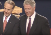 Dole cu președintele Bill Clinton la prima dezbatere prezidențială din octombrie 1996  