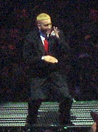Eminem wystąpił na żywo w Anger Management Tour w sierpniu 2005 roku.