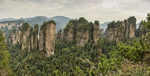 Panorama vrcholu Pěti prstů v Huangshizhai