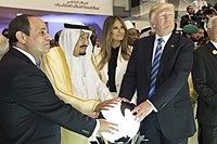 Başkan Trump, Kral Selman ve Mısır Cumhurbaşkanı Abdülfettah el-Sisi ile Riyad'da, Suudi Arabistan, Mayıs 2017