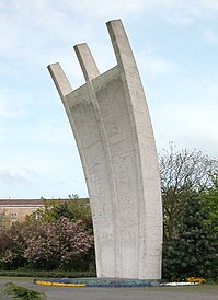 Monumento al puente aéreo de Berlín cerca del aeropuerto de Tempelhof