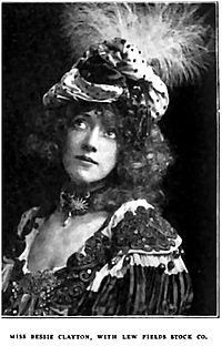 La bailarina Bessie Clayton era, como muchas de las chicas, bastante pequeña para los estándares modernos (1,70 m)  