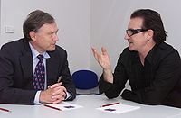Köhler som leder af IMF, diskuterer gældslettelse for udviklingslandene med musikeren Bono