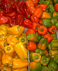 Roheline, kollane ja punane paprika