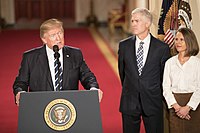 Președintele Donald Trump prezentându-l pe Gorsuch ca fiind candidatul său la Curtea Supremă la Casa Albă, ianuarie 2017