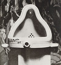 Marcelio Duchamp'o fontanas, 1917 m. Dada ir konceptualiojo meno pradžia. Duchamp'as meno parodoje pristatė pisuarą nepakeistą, išskyrus parašą R. Mutt ir metus. Tai reiškė, kad viskas, ką menininkas pavadina menu, yra menas.