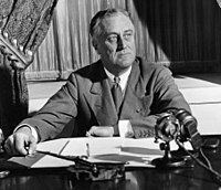 Roosevelt zahájil New Deal, který pomohl americké ekonomice.