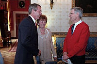 Rogers zu Besuch im Weissen Haus, April 2002