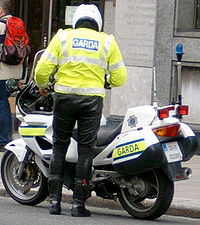 Garda Síochánan moottoripyöräyksikön jäsen.  