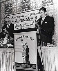 Reagan spricht bei einer Kampagnenzeremonie für Goldwater, 1964