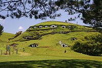 De overblijfselen van de Hobbiton-set na het filmen, bij Matamata, Nieuw-Zeeland