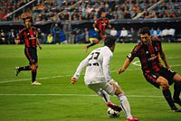 Mesut Özil spielt für Real Madrid.