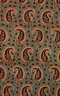 Broccato persiano in seta. Persiano tessile (I filati d'oro di Zari - broccato). Broccato di seta con filo dorato (Golabetoon). Modello e design: Paisley a sinistra e a destra, con motivo principale che si ripete
